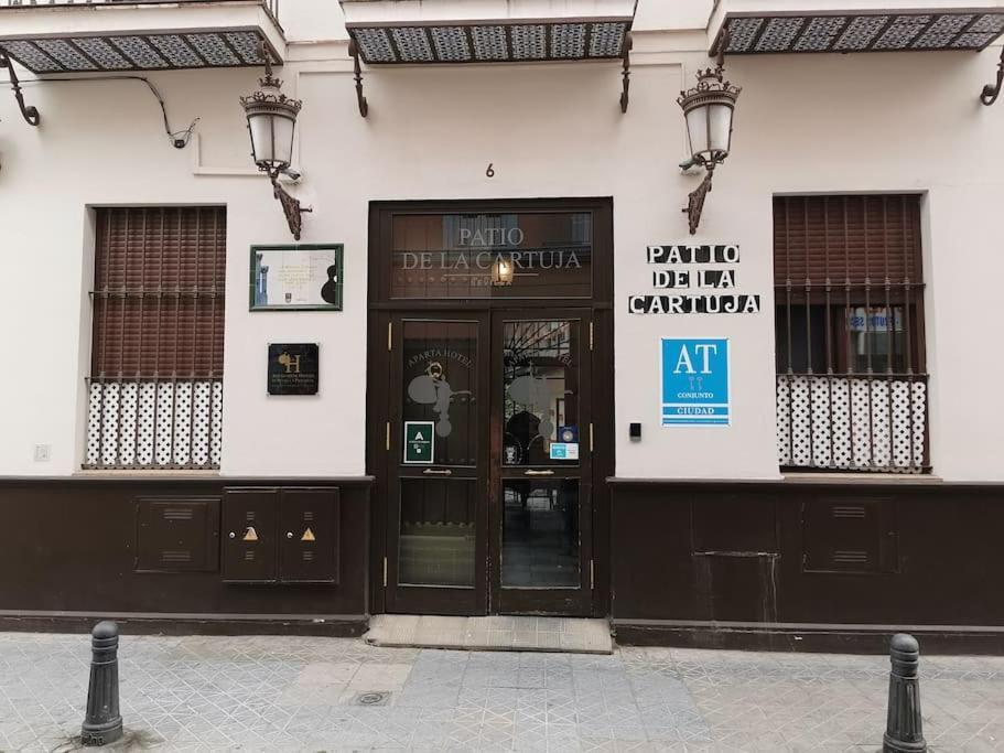 Apartamento Con Encanto En Patio Sevillano Bagian luar foto