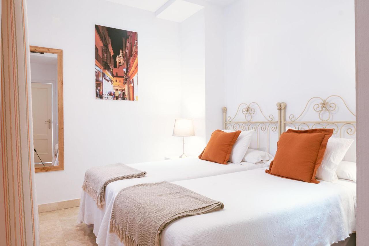 Apartamento Con Encanto En Patio Sevillano Bagian luar foto